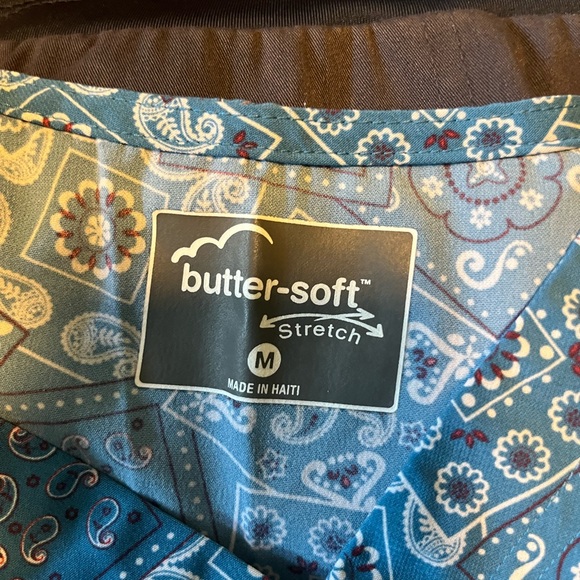 Women’s Uniform Advantage Buttersoft Stretch Scrub Top - Picture 3 of 3